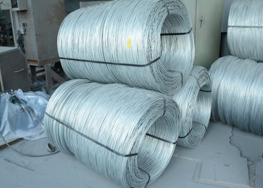 Porcellana Elettro filo zincato di forza ad alta resistenza con il rivestimento dello zinco fornitore